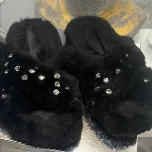 Elegant Black Furry Women's Slippers with Rhinestone Accents